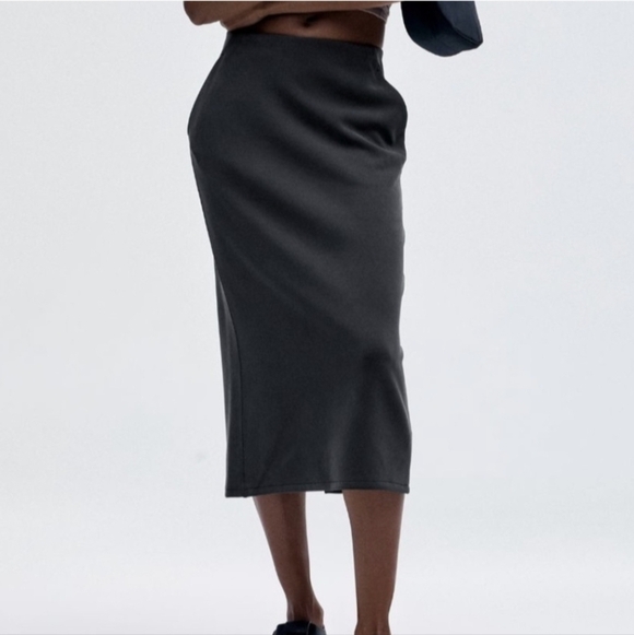 lululemon athletica Dresses & Skirts - Lululemon Softstreme High Rise Midi Skirt NWT - Black sz 0